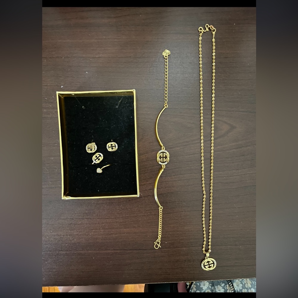 Vintage Gucci gold plated 4 piece jewelry set